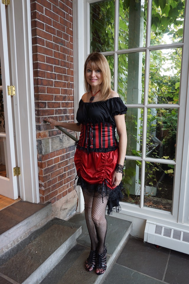 black and red dress 640